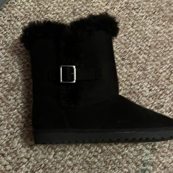 Shoes - Picture 1 of 3